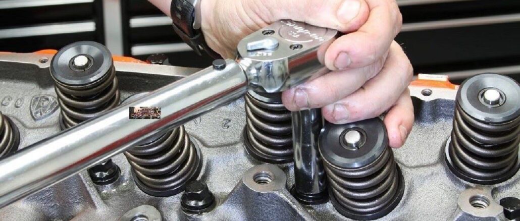 Using torque wrench to torque head bolts